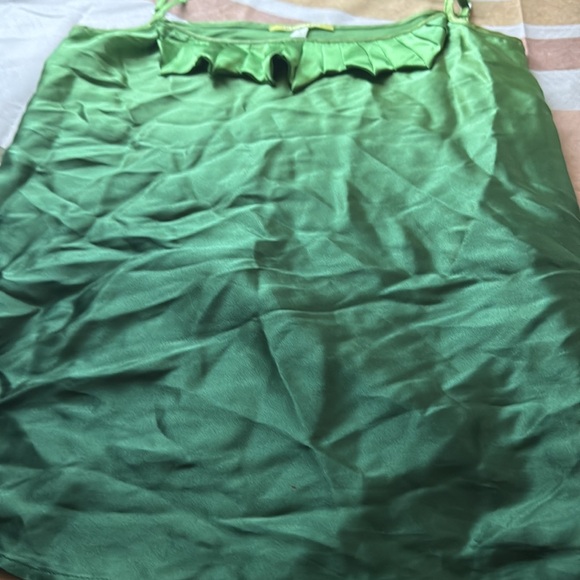 3/$10 Gianni Bini Silk Ombre Green Top - Picture 2 of 5
